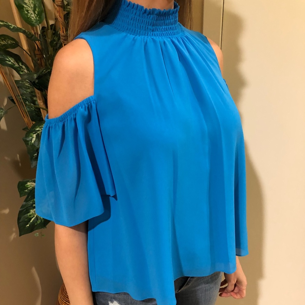 Women top by Rachel roy